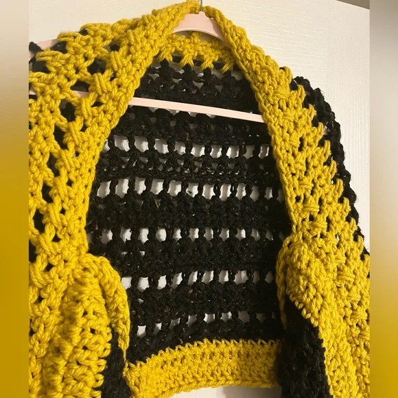 SOLD - Crocheted Cropped shrug Black & Yellow chunky Steelers Football - Picture 7 of 13
